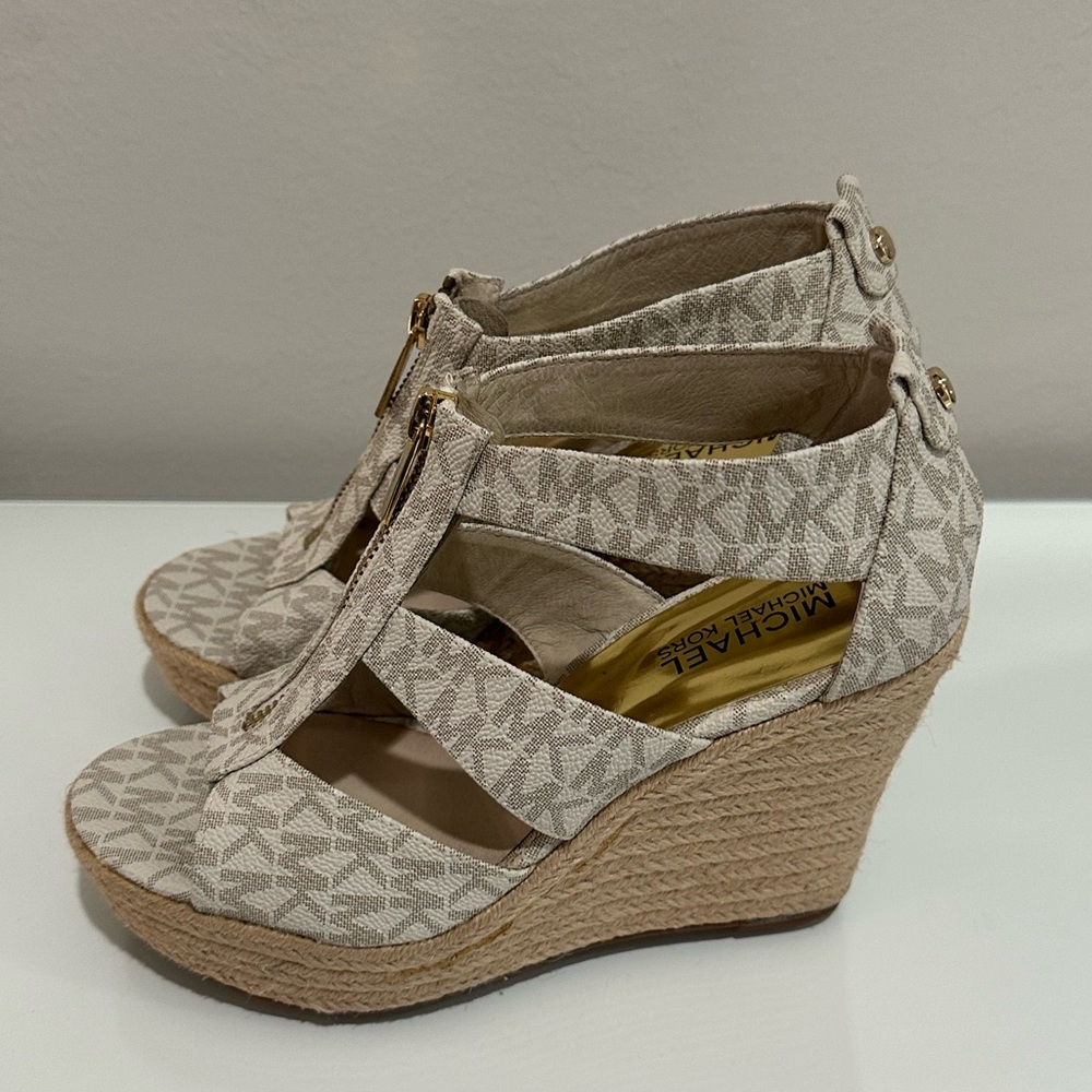 Michael Kors Size 6M Women Damita Open Toe Wedge Logo MK Signature Sandals